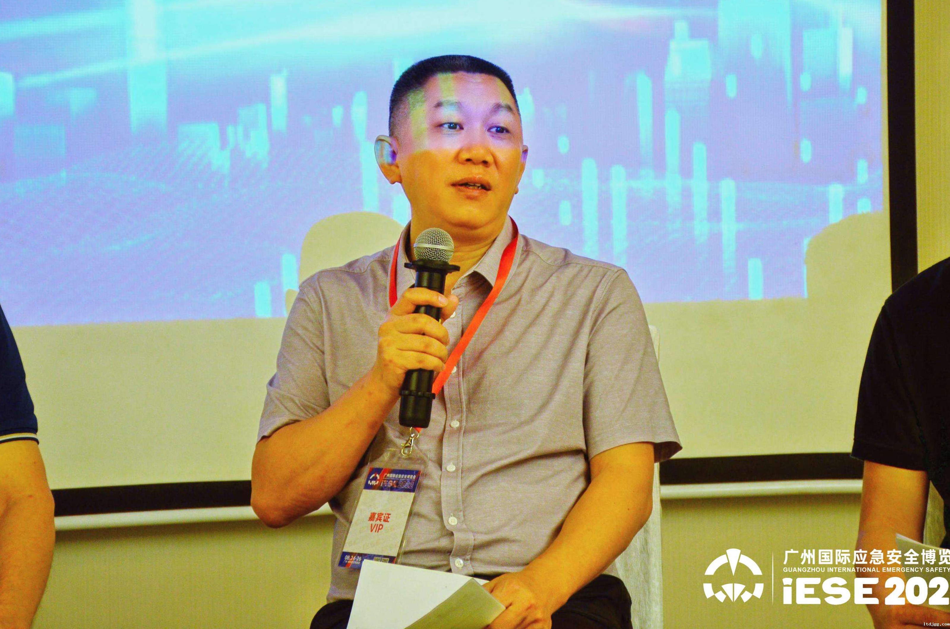 luck18官方总经理唐国富应邀参加《掘金智能疏散产业浪潮 企业如何弯道超速》论坛