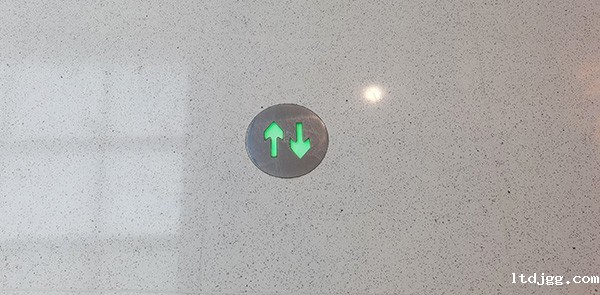 智能疏散系统如何区分真实火警与误报？