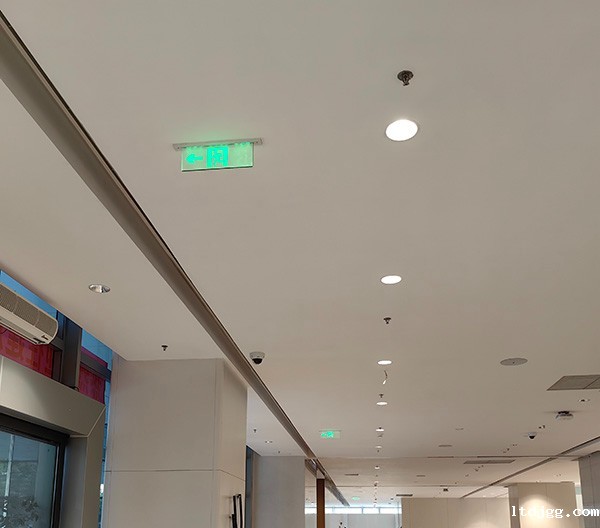 智能疏散系统是否能够区分不同类型的紧急情况？