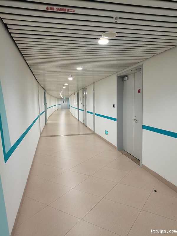 智能疏散指示系统的优势是什么，与传统疏散指示有何不同？