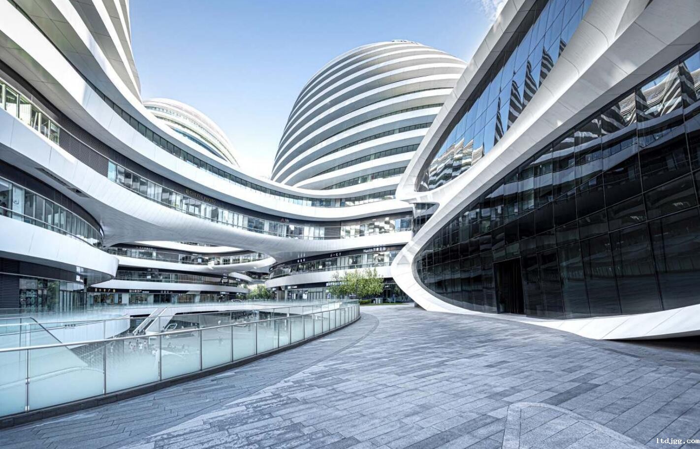 消防智能疏散系统如何评估火灾现场的烟雾浓度？