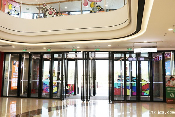 智能疏散系统对环境因素的考量