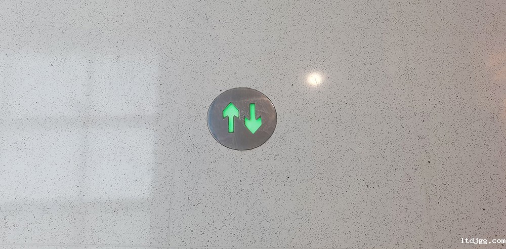 如何对集中控制智能疏散系统进行定期维护和测试？