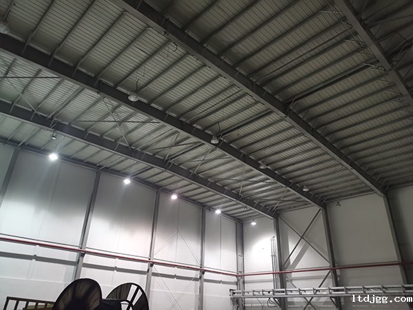 智能疏散照明系统中使用的LED灯具有哪些独特优势？