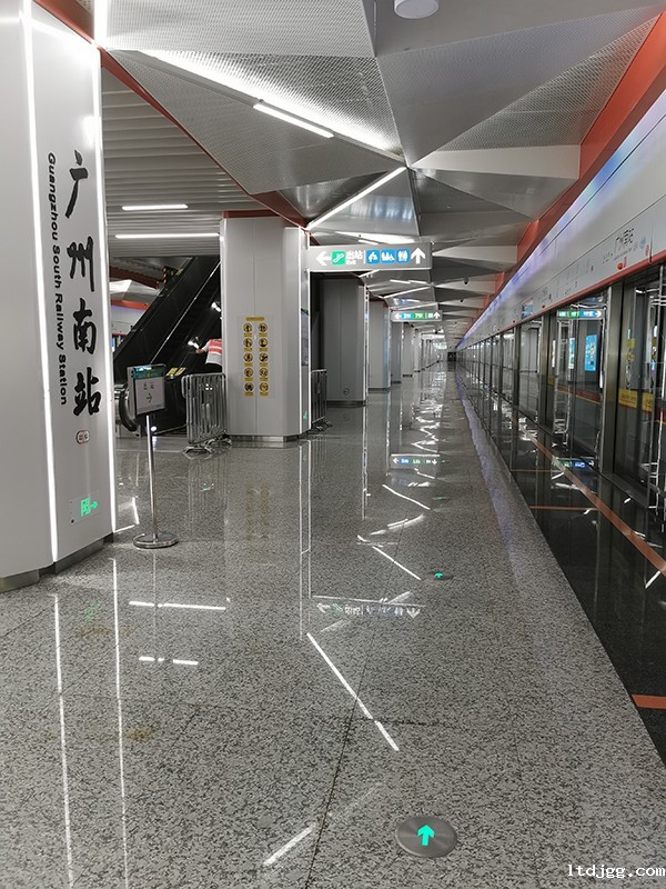 智能消防应急照明系统的亮度调节机制是怎样的？