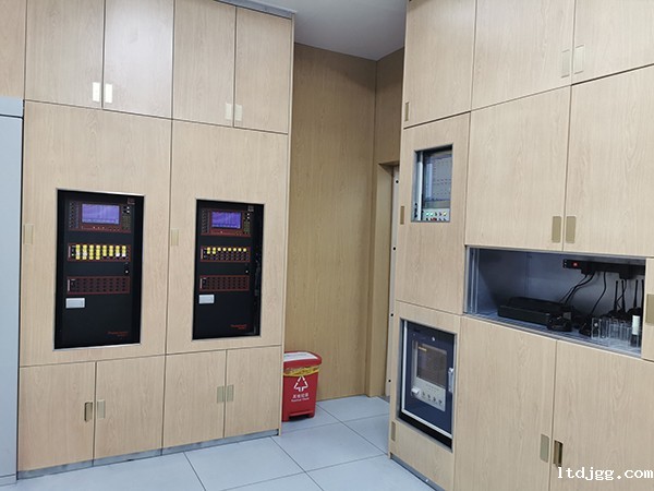 应急疏散系统如何在高层建筑中有效运作？