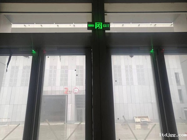 集中控制智能疏散系统是如何工作的基本原理是什么？