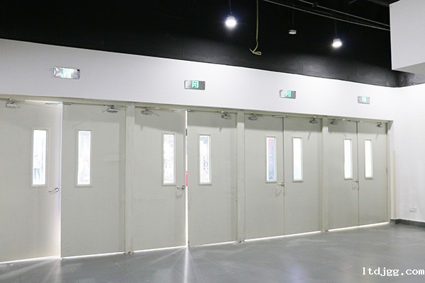 智能疏散系统在火灾应急中有哪些关键作用？