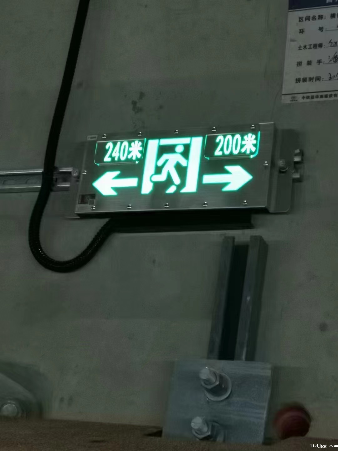 智能疏散系统是否支持智能分析疏散过程中的关键因素以优化策略？