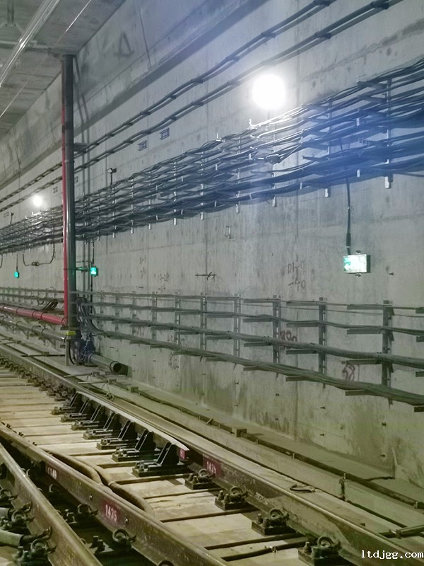 智能疏散指示系统是否具备自我诊断与修复能力？