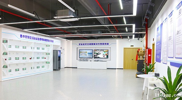 疏散指示标志在智能疏散系统中扮演何种角色？