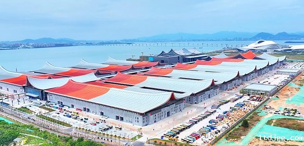 智能疏散指示系统如何确保指示信息的准确性？